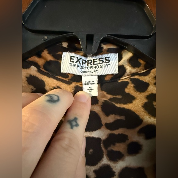 Express Leopard Print Portofino Top - Picture 3 of 12